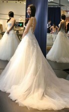 Elegantes Rückenfreies Brautkleid Mit U-ausschnitt Und Applikationen Twa0572