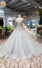 Neue Ankunft Hochzeitskleid V-ausschnitt Schnüren Sich Bördelnde Brautkleid Tüll