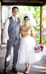 Elegantes Halbes Ärmel V-ausschnitt Land Gold Pailletten Kurzes Brautkleid Für ältere Bräute GBWD130