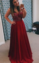 Burgunderfarbenes Satin-chiffon-a-linien-promikleid Mit V-ausschnitt (GJT3778)