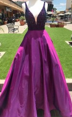 A-linie V-ausschnitt Bodenlang Mit Perlen Satin Kleid JTC19093