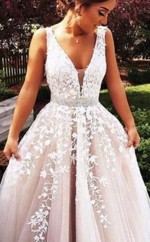 A-linie Tüll V-ausschnitt Zug Mit Applikation Kleid JTCv6093