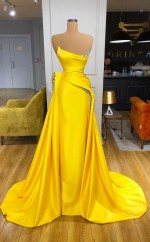 Gelbe Metallic Paint Überseckkleid REALS162