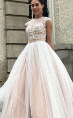 A-linie Rundhalsausschnitt Brautkleid Mit Offenem Rücken Und Applikationen Perlenstickerei Twa2422