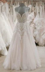 Strap V-ausschnitt Strand Brautkleid Rückenfreies Elfenbein Tüll Brautkleid Twa3092