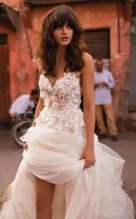 Hochzeitskleid Träger A-linie Rückenfrei Bürste Zug Tüll Langes Brautkleid Twa4262