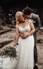 Brautkleid In A-linie Mit Illusion-ausschnitt Mit Spitzenapplikation Am Rücken Twa4412