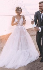 Geschichteter Tüllrock Spitze V-ausschnitt Outdoor Hochzeitskleid Brautkleid Twa4692