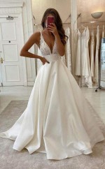 A-linie V-ausschnitt Elfenbein Satin Einfaches Brautkleid Rückenfreies Brautkleid Twa4702