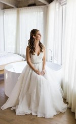 Spaghettiträger V-ausschnitt A-linie Brautkleid Mit Kristallen Gürtel Twa5342