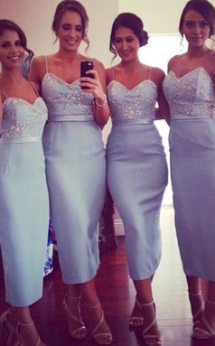 Elegante Hülle Brautjungfernkleider Spaghettiträger Applikationen Perlen Tee Länge Ballkleider BEQ94482