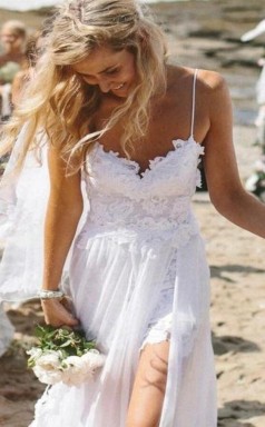 Einfache Spaghettibänder Spitze Seitenschlitz Brautkleider Für Strandhochzeit GBWD096