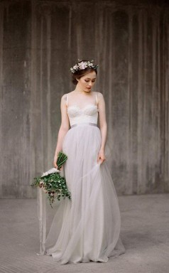 Spaghettiträger Niedriger Rücken Graues Tüll Brautkleid Mit Spitzenapplikationen Twa0752